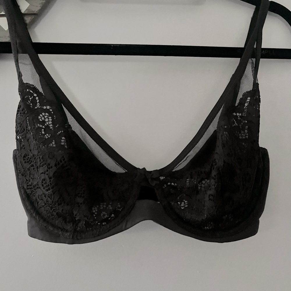 New with tags Victoria’s Secret black lace sheer bra size 32DDD